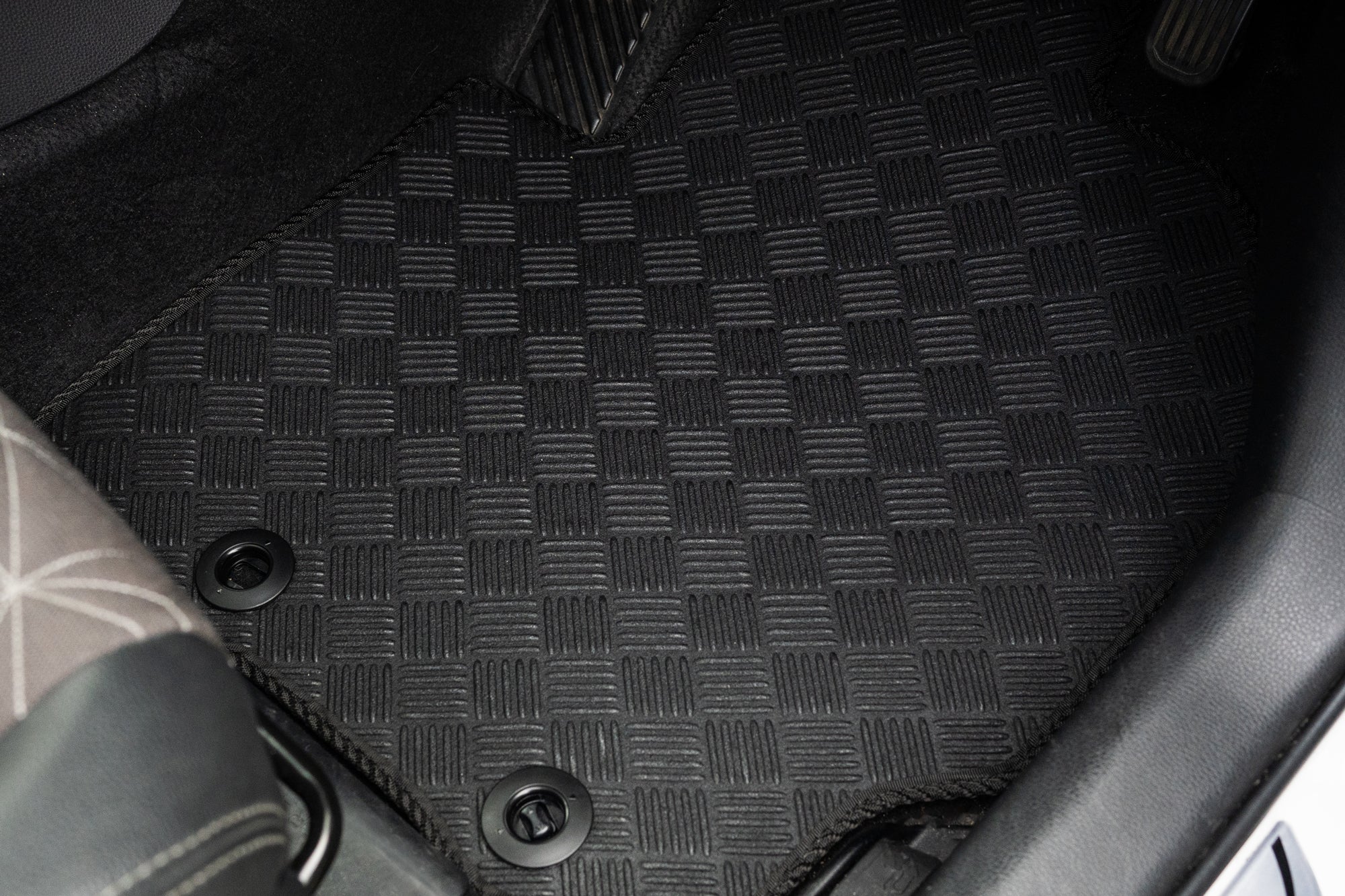 Tailored Car Mats for VOLKSWAGEN Vw T6 Front Plus Single Rear Door Rear Piece ( Bench Seat) - Green Flag Shop